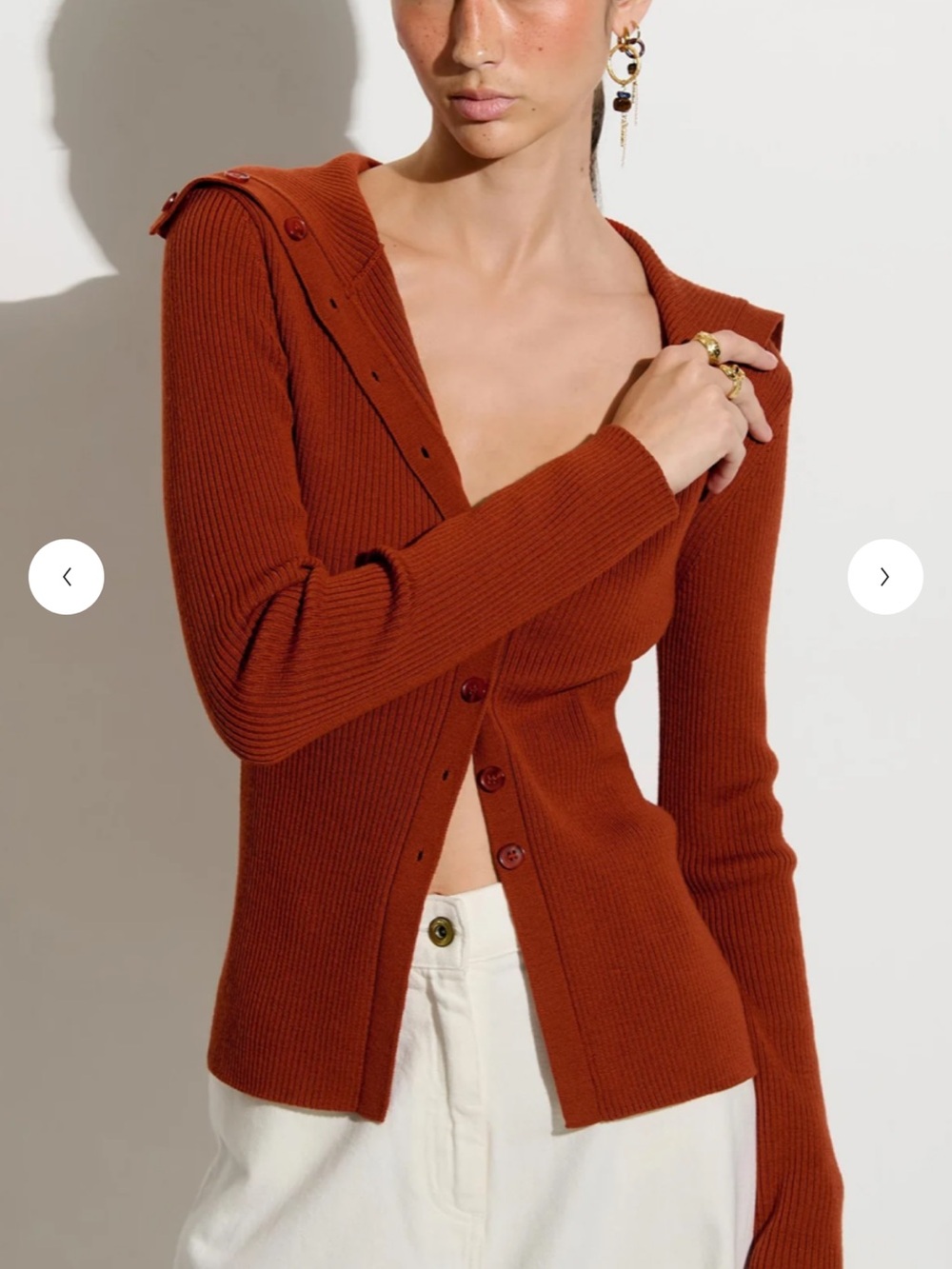 Sessun Slim Ribbed Button-Front Cardigan in Rust - Picture 2 of 4